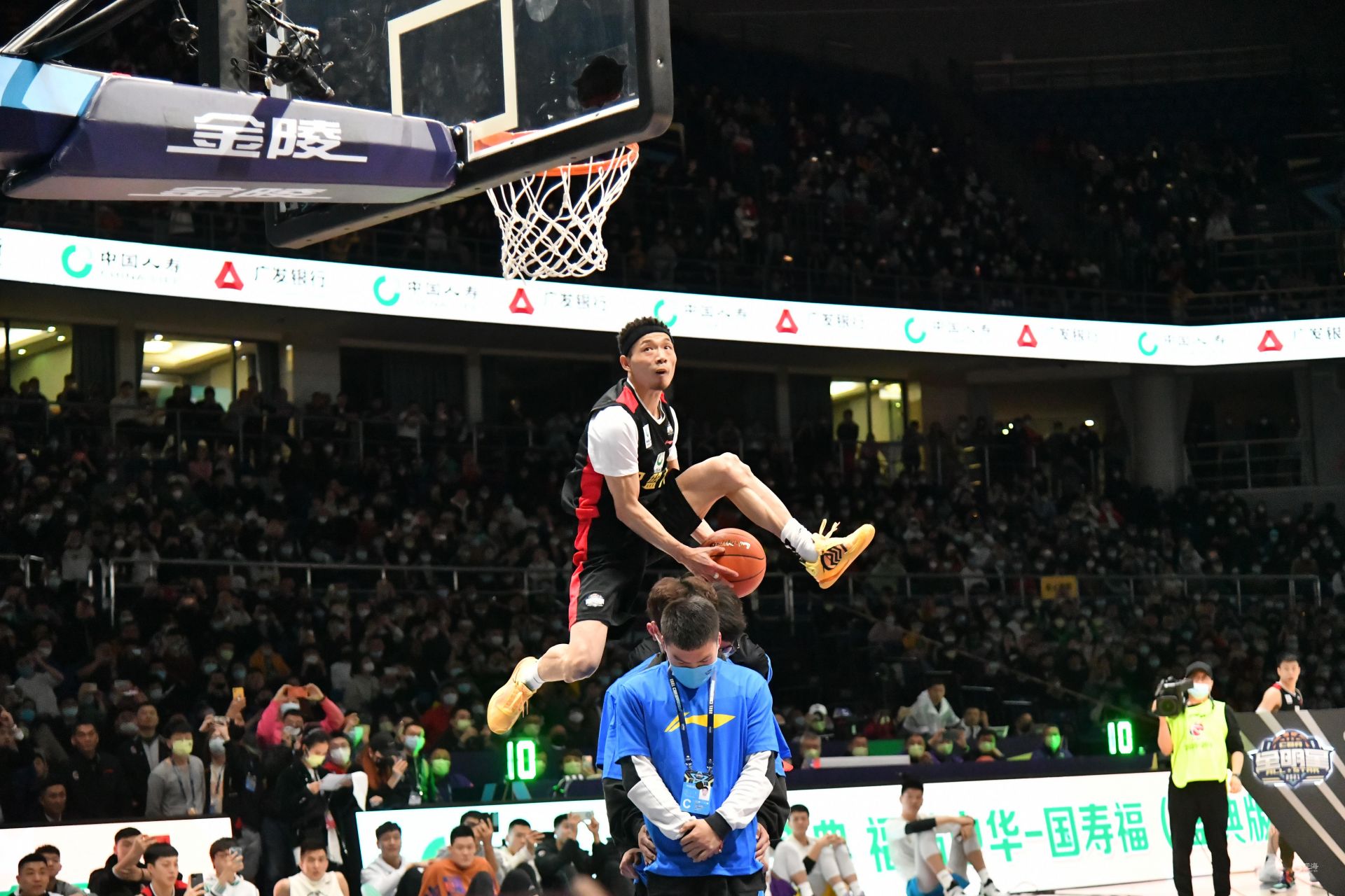 曼拥有众多 曼拥有众多