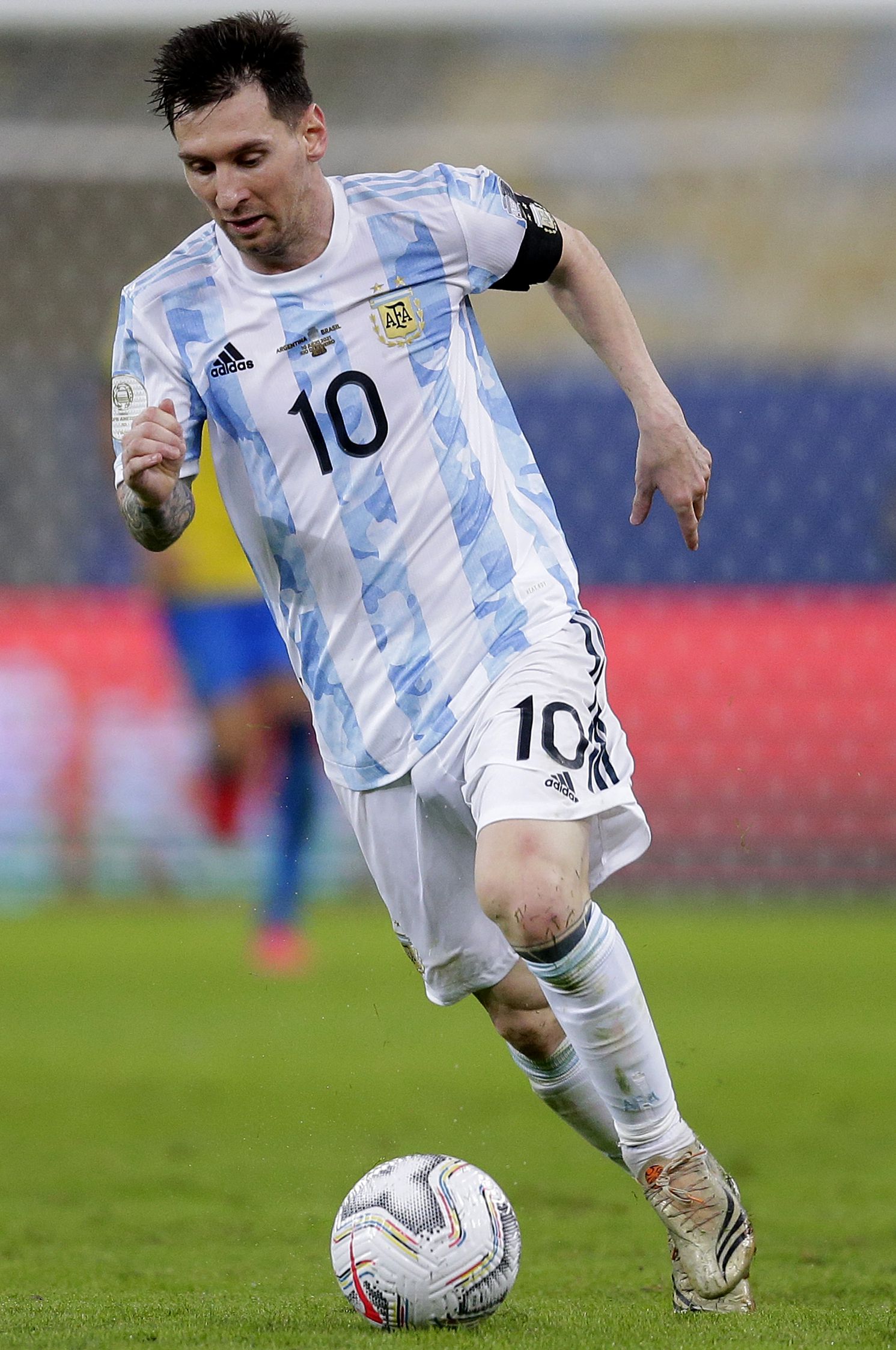 员奋力拼搏 员奋力拼搏